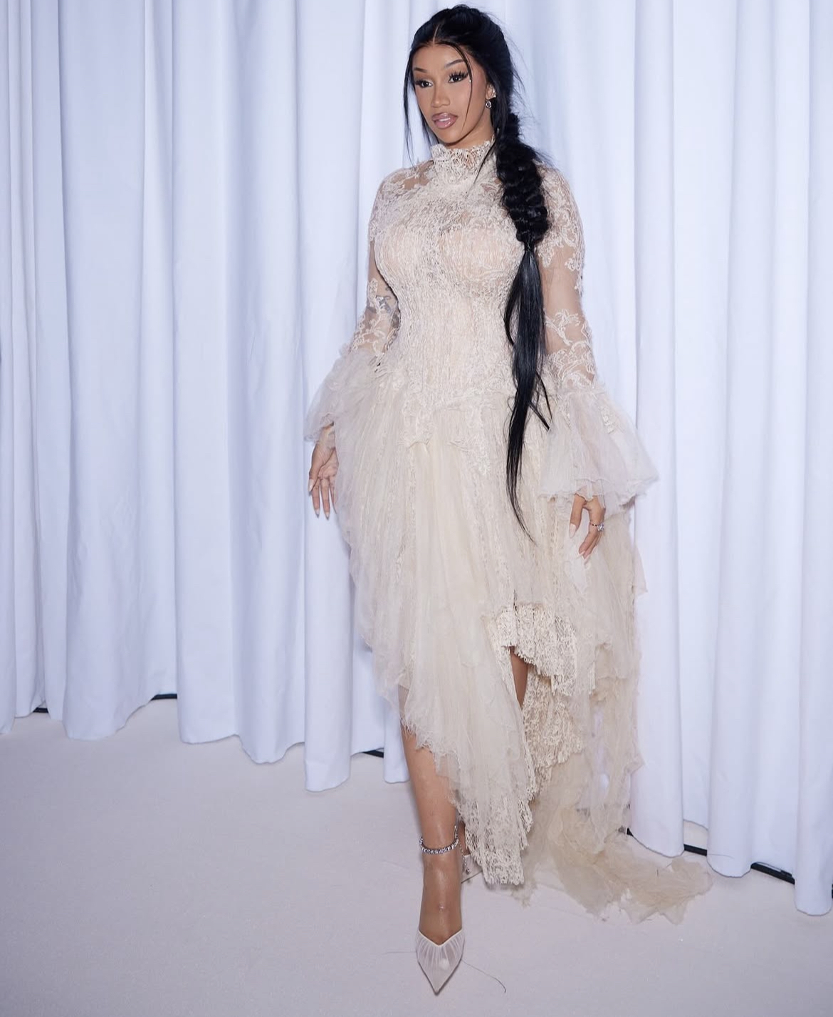 Ai nghĩ ra màn collab dị thế này: Triệu Lộ Tư ra nhạc với Rosé và Cardi B?- Ảnh 4.
