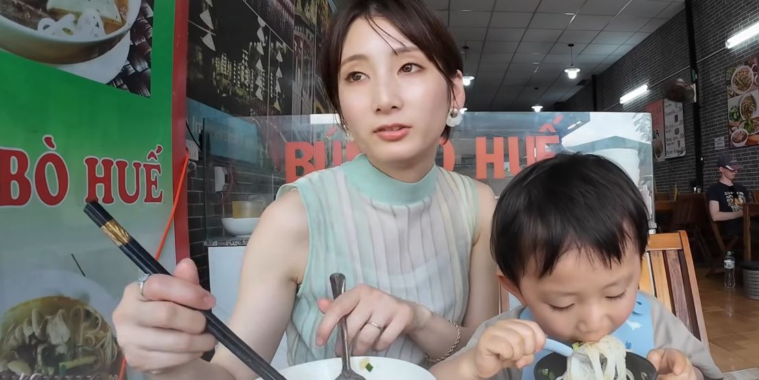 Em bé Nhật Bản lần đầu ăn 1 món bún Việt Nam, có phản ứng khiến nghìn người 'tan chảy'- Ảnh 5.