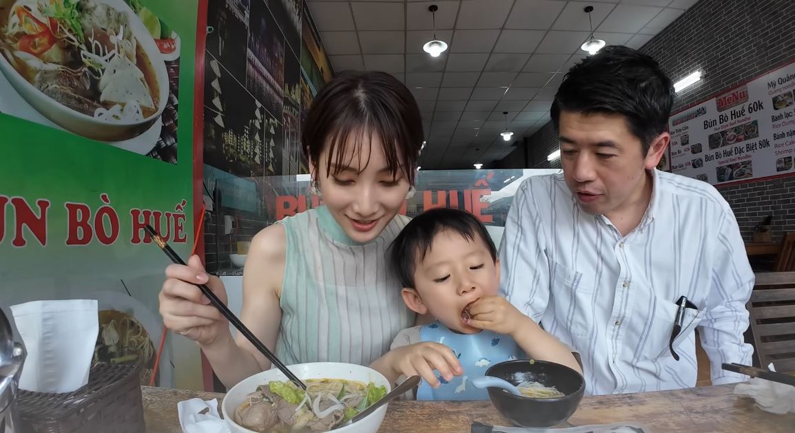 Em bé Nhật Bản lần đầu ăn 1 món bún Việt Nam, có phản ứng khiến nghìn người 'tan chảy'- Ảnh 6.