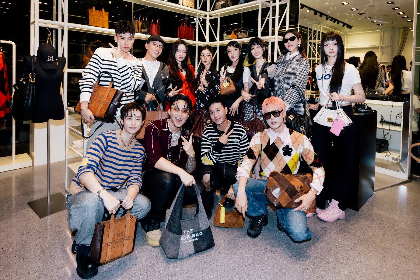 Marc Jacobs ra mắt BST Thu - Đông 2025, KOLs Việt góp vui- Ảnh 1.
