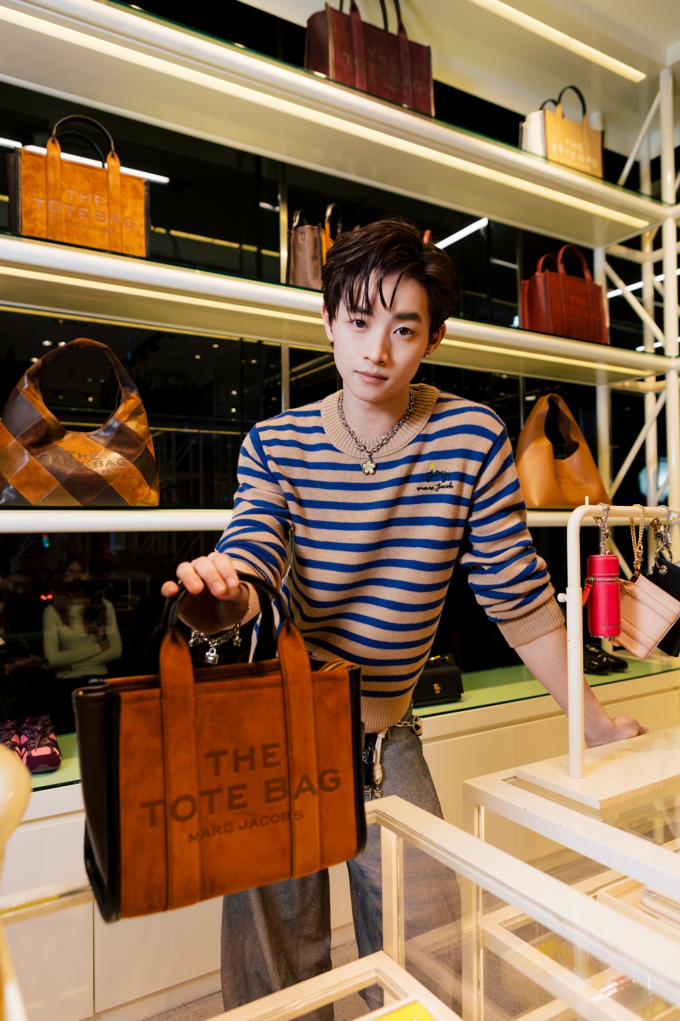 Marc Jacobs ra mắt BST Thu - Đông 2025, KOLs Việt góp vui- Ảnh 4.