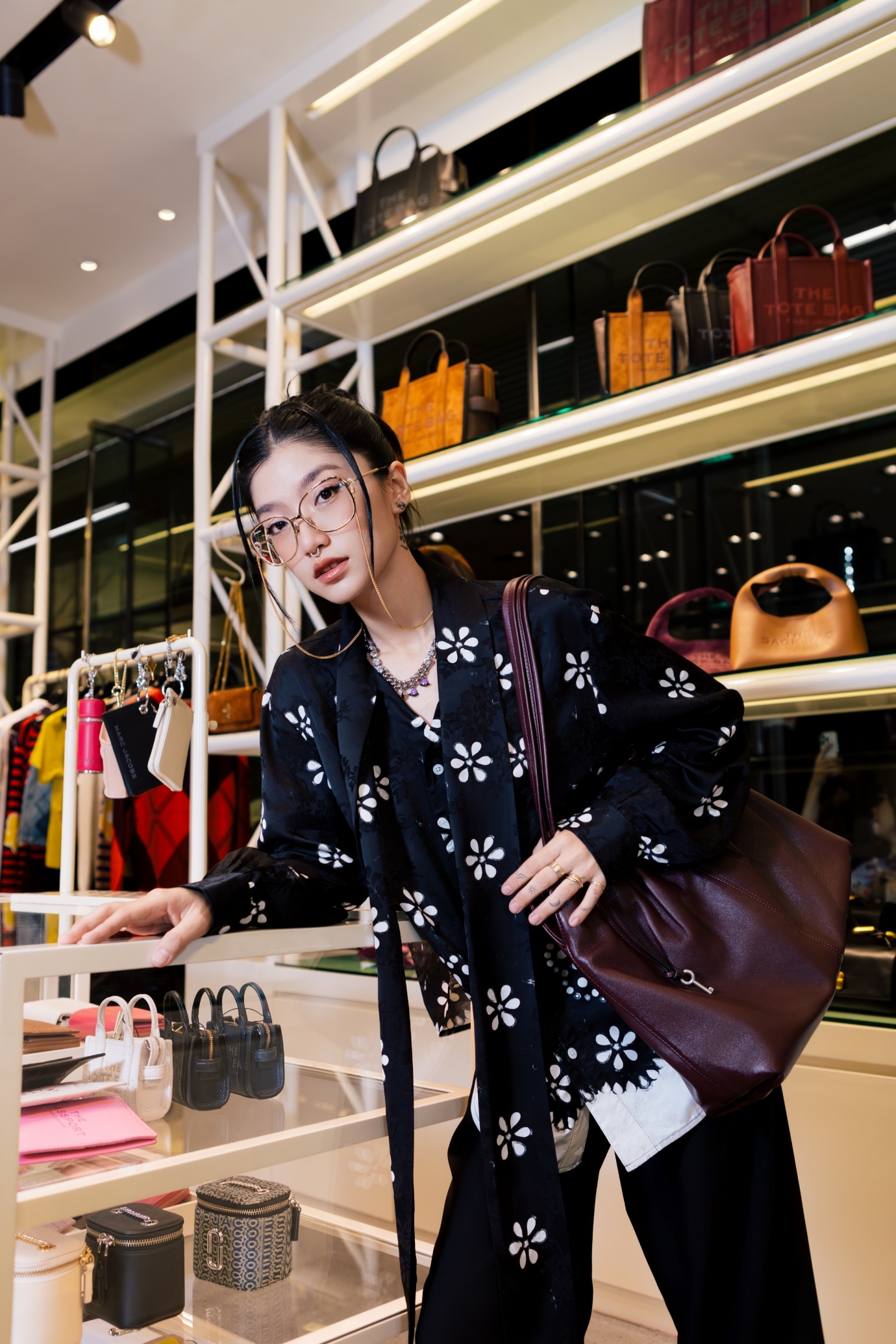 Marc Jacobs ra mắt BST Thu - Đông 2025, KOLs Việt góp vui- Ảnh 7.