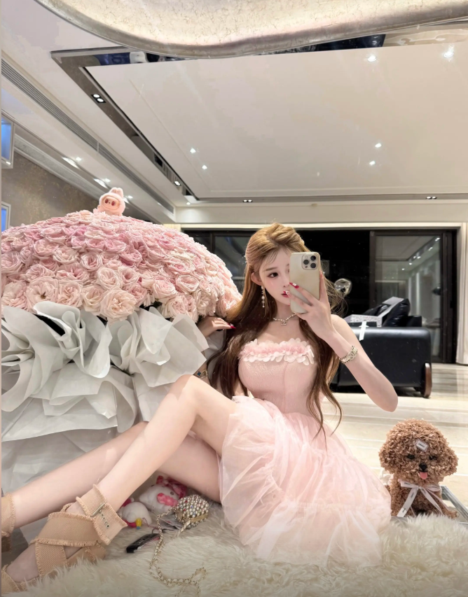 Hot nhất hôm nay ở Thượng Hải: Phú nhị đại tặng bạn gái Rolls-Royce 20 tỷ màu hồng, vượt xa cổ tích- Ảnh 7.