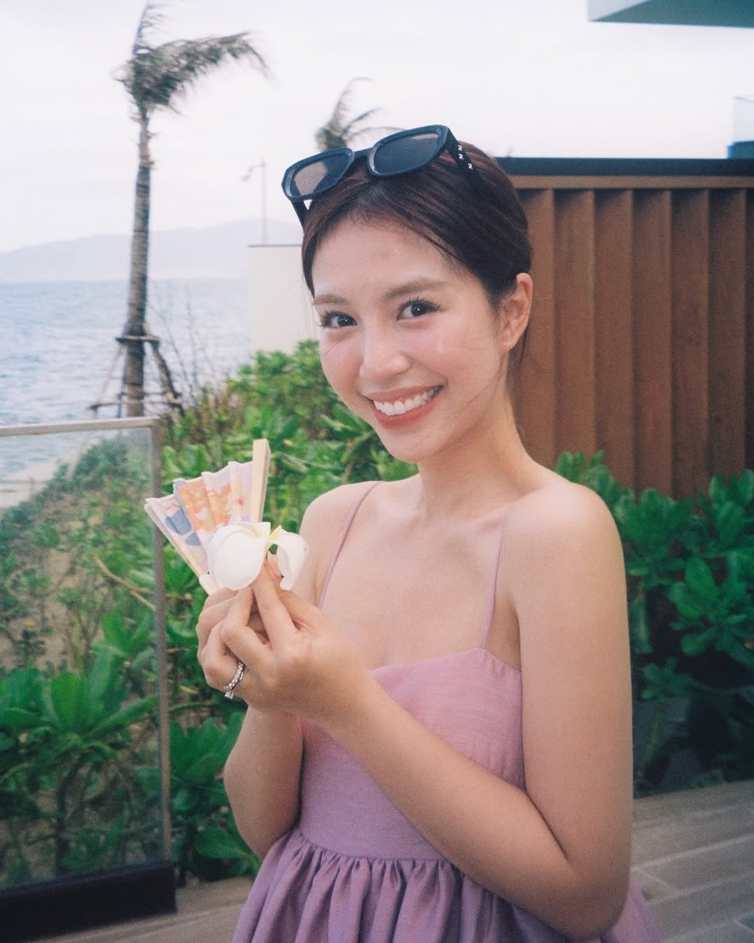 Hot girl 9x Hà thành nay là mẹ 1 con: Trẻ xinh, mặc đẹp dữ thần, quá khó để tìm thấy người thứ 2!- Ảnh 3.