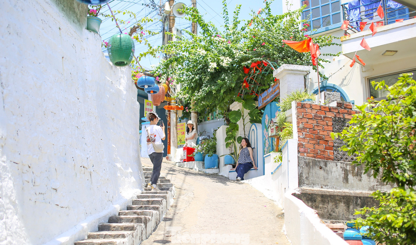 Những con hẻm ở làng chài cổ Nhơn Lý có gì mà du khách mê mẩn check-in?- Ảnh 17.