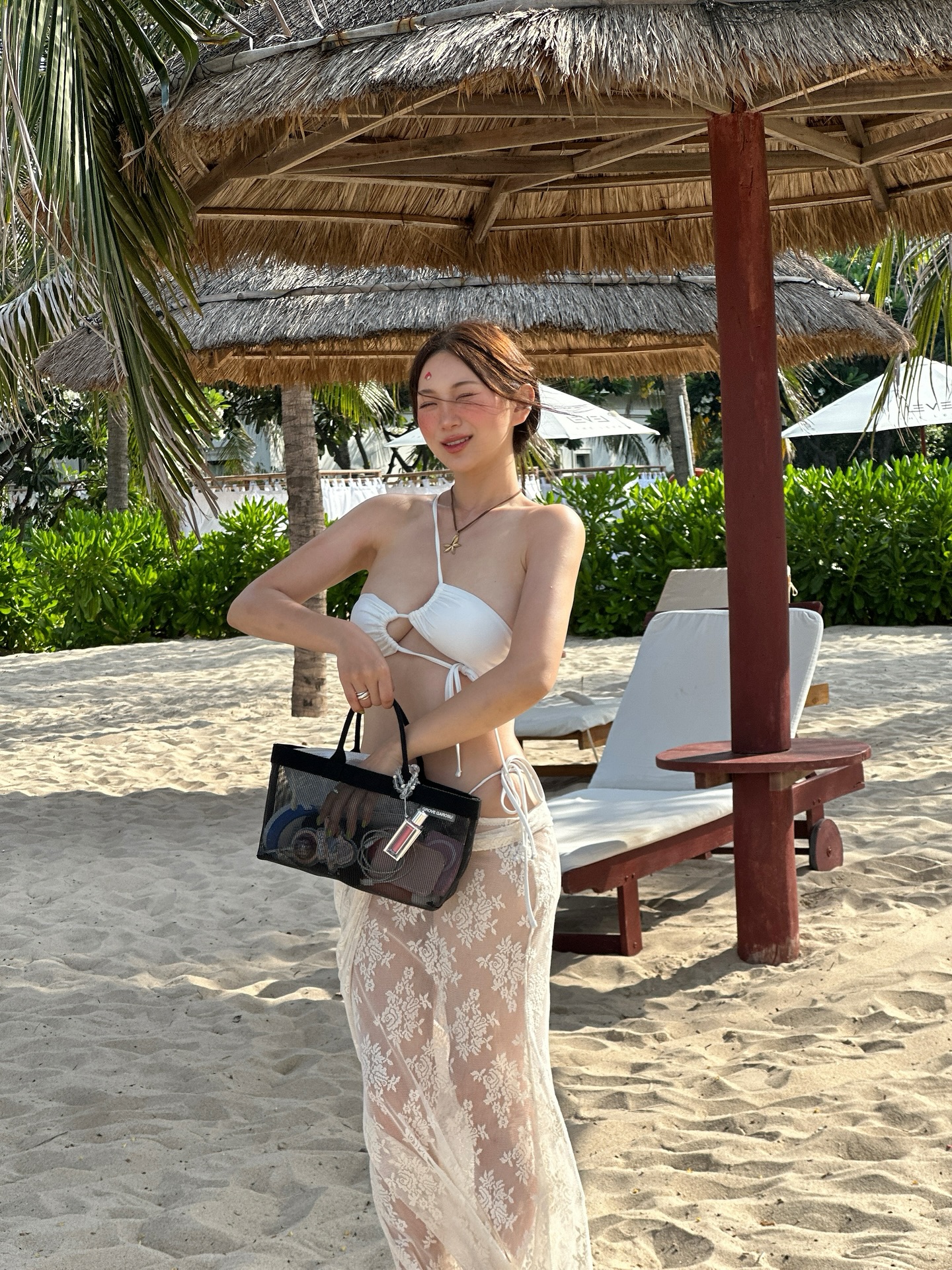 Gái Hàn nô nức khoe dáng check in ở biển Việt Nam, từng khung hình xinh hết nấc!- Ảnh 14.