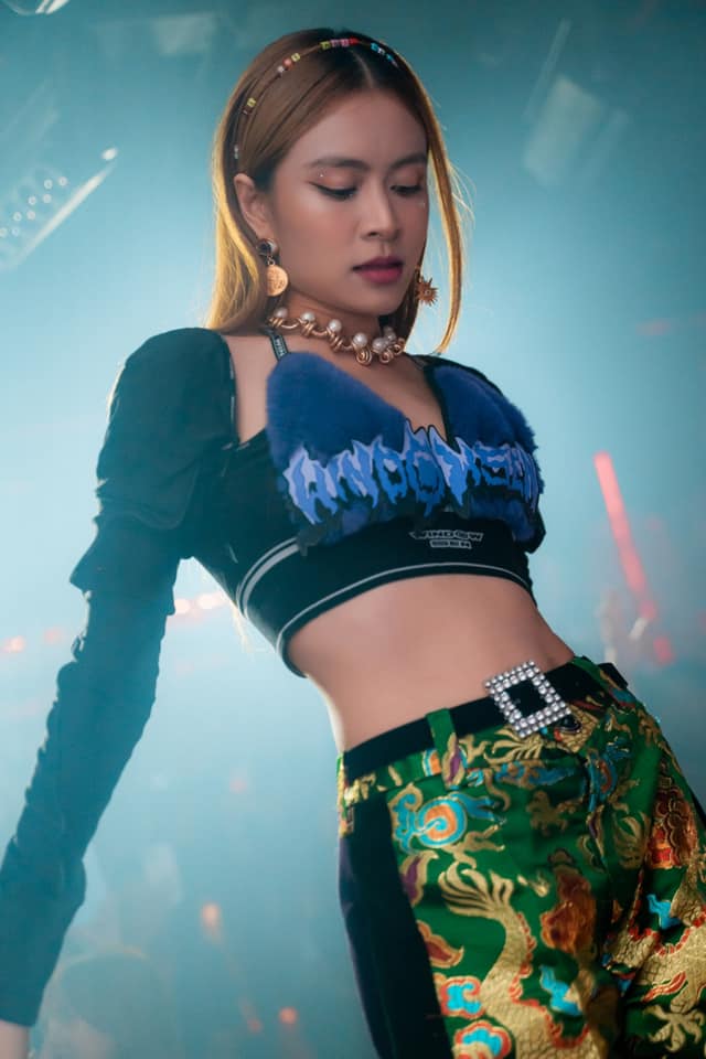 Mẹ bỉm 2 con Hoàng Thuỳ Linh tập gì để 