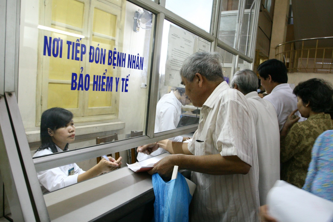 Bảo hiểm y tế áp dụng nhiều quy định mới từ 15/8- Ảnh 1.