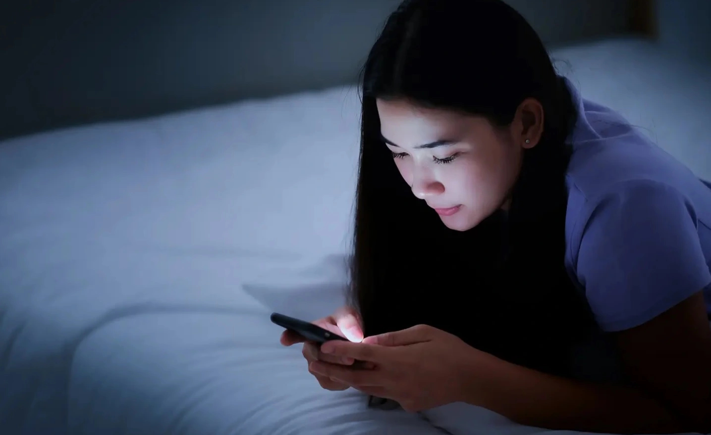 Đi ngủ nhớ để điện thoại ở chế độ này, vừa giảm bức xạ lại ngủ ngon hơn- Ảnh 2.