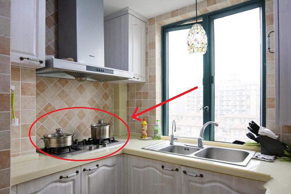 Giàu sang hay khánh kiệt đều lộ qua phòng khách và bếp: 4 NÊN - 3 KHÔNG giúp bạn 