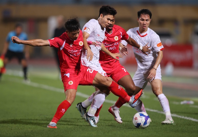 Ngoại binh CLB CAHN tỏa sáng, V.League 2025/26 mở màn bằng trận derby kịch tính trên sân Hàng Đẫy- Ảnh 3.