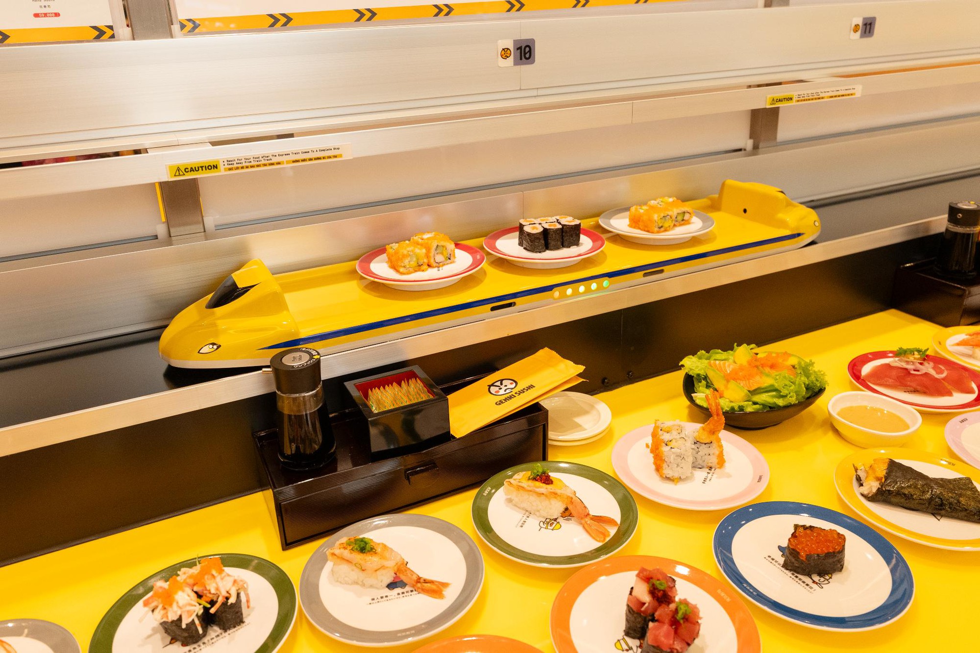Genki Sushi đổ bộ Sài Gòn - Dân tình đua nhau check-in cùng tàu Kousoku- Ảnh 2.