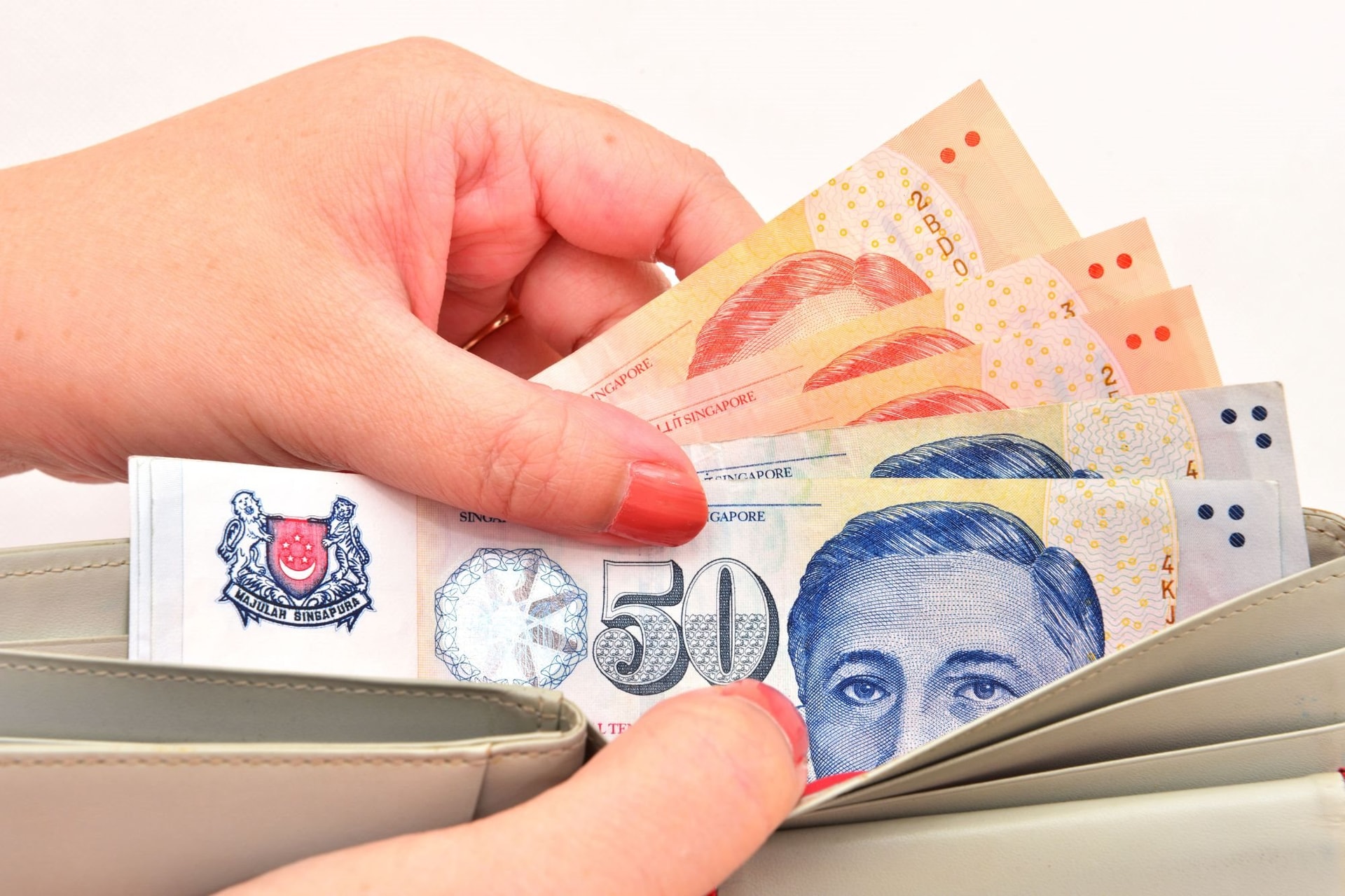 60% người dân một nước ĐNÁ lâm vào cảnh đầu tháng đã hết tiền, giới trẻ vung tiền chi tiêu để ‘bằng bạn bằng bè’, chậm lấy vợ sinh con, không tài khoản tiết kiệm- Ảnh 2.