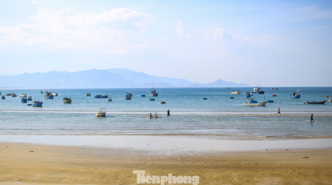Lạc bước vào ‘phòng tranh ngoài trời’ giữa làng chài Nhơn Lý- Ảnh 14.