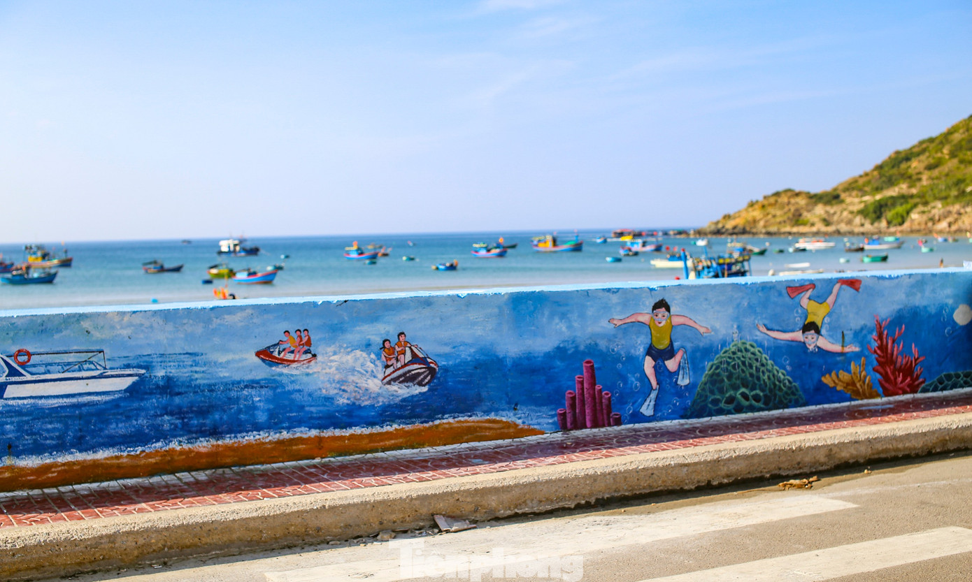 Lạc bước vào ‘phòng tranh ngoài trời’ giữa làng chài Nhơn Lý- Ảnh 13.