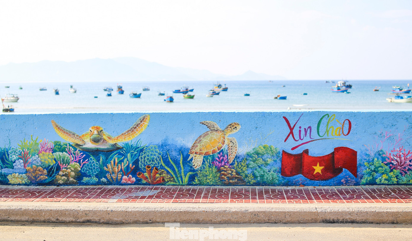 Lạc bước vào ‘phòng tranh ngoài trời’ giữa làng chài Nhơn Lý- Ảnh 9.