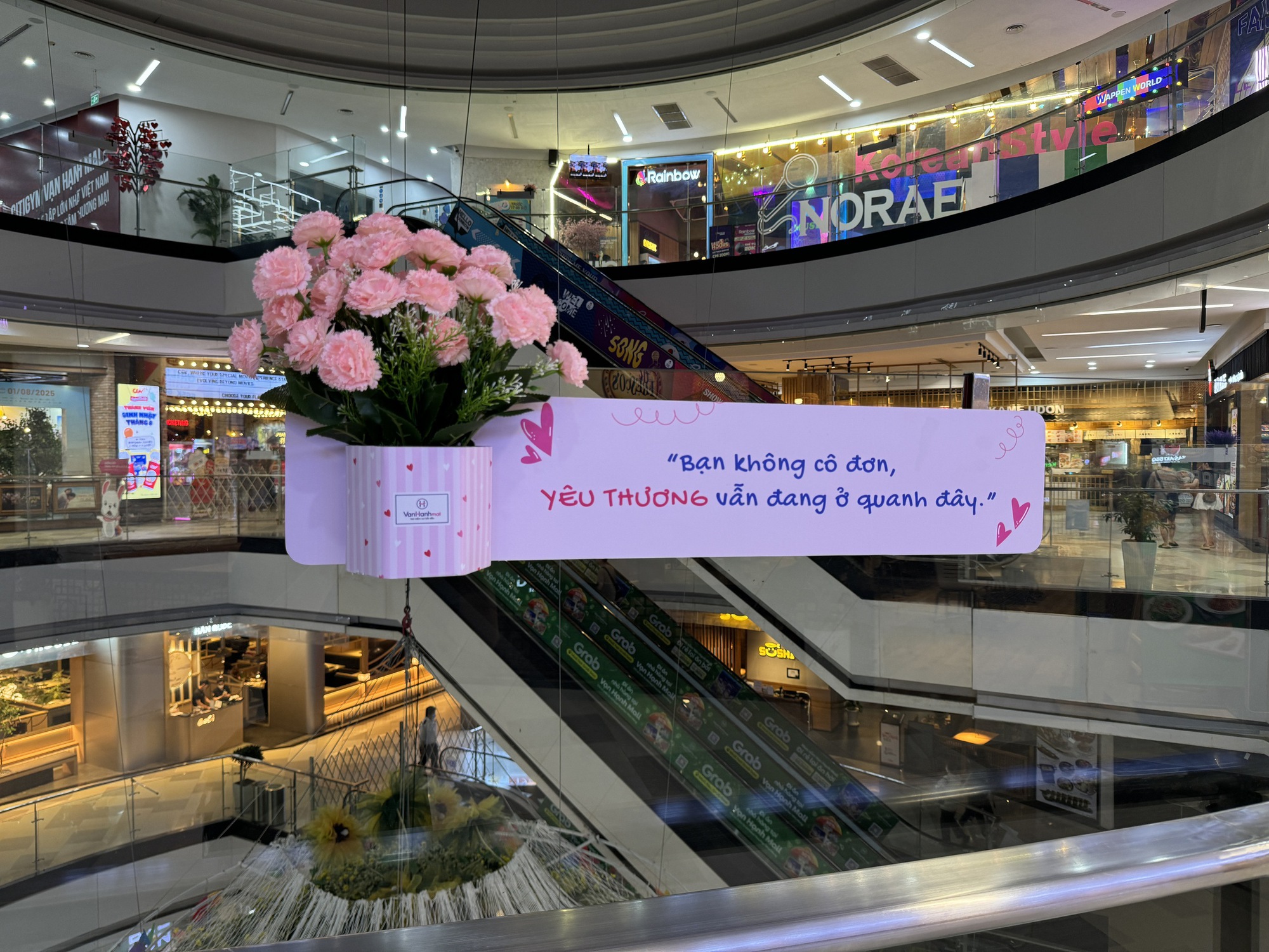 Video: Vạn Hạnh Mall tiếp tục khiến dân tình 