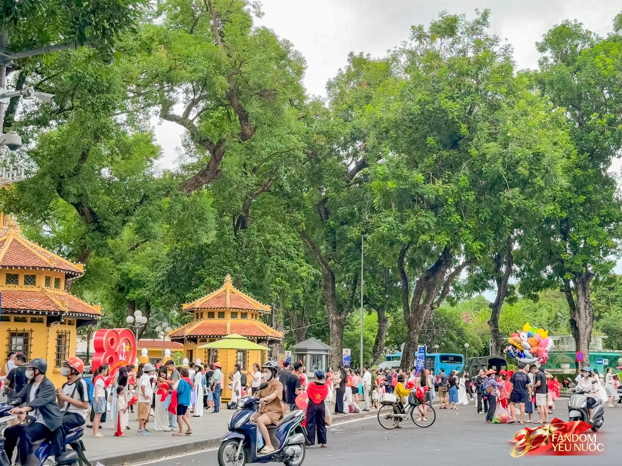 Không phải Phan Đình Phùng, đây mới là con phố đông nàng thơ nhất Hà Nội lúc này: Không khí đón 2/9 rộn rã vô cùng!- Ảnh 11.