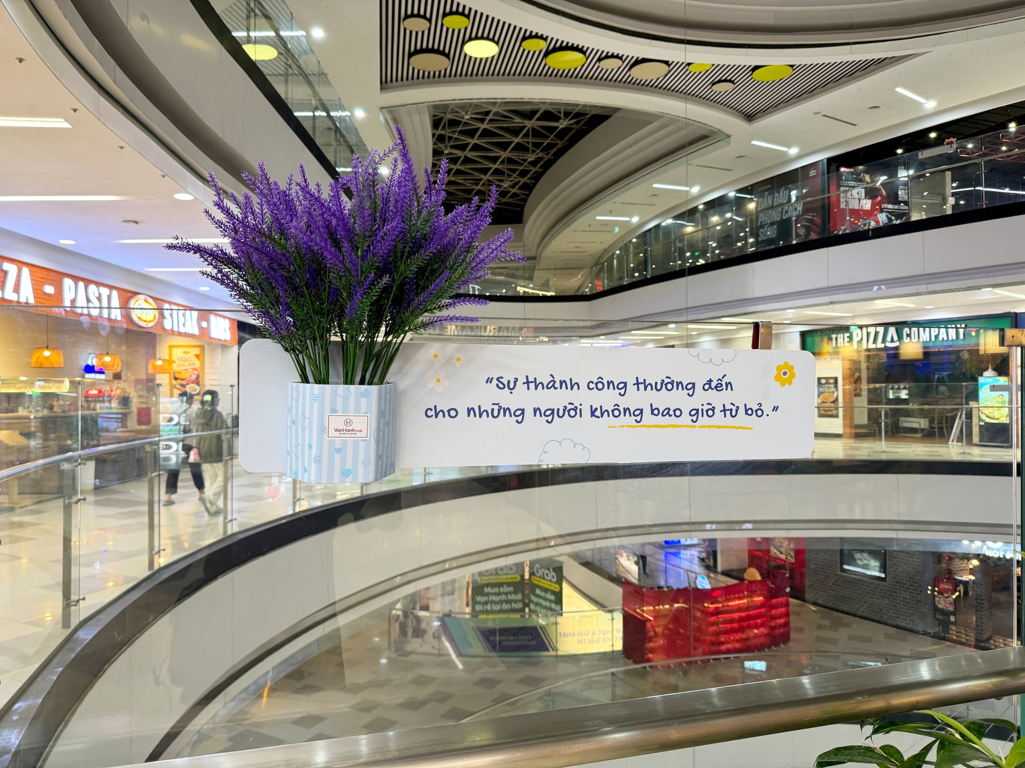 Video: Vạn Hạnh Mall tiếp tục khiến dân tình 