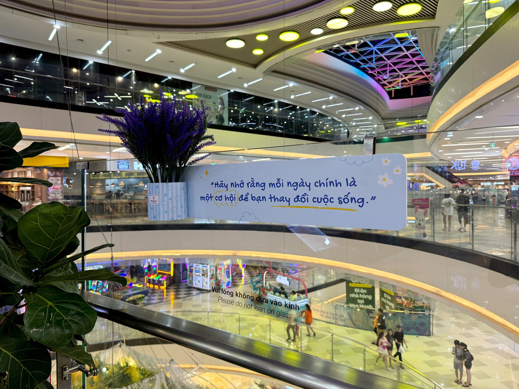 Video: Vạn Hạnh Mall tiếp tục khiến dân tình 