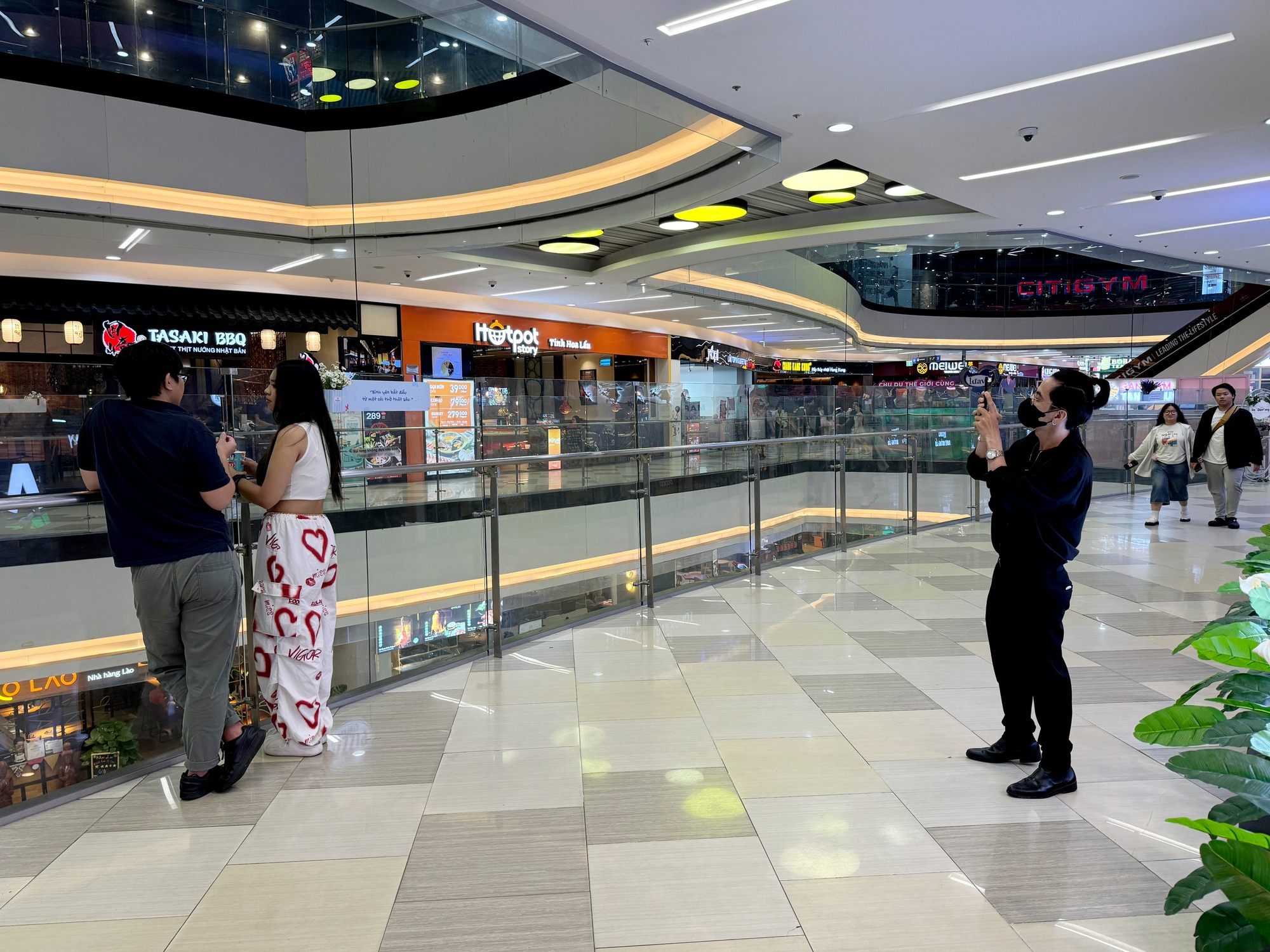 Video: Vạn Hạnh Mall tiếp tục khiến dân tình 