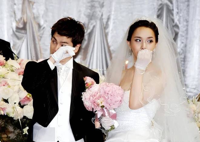 "Mỹ nhân chuyển giới số 1 showbiz" rơi vào bi kịch: Bị bố đẻ ruồng rẫy, chồng bỏ rơi, cơ thể rệu rã như bà lão 80 vì di chứng- Ảnh 5.