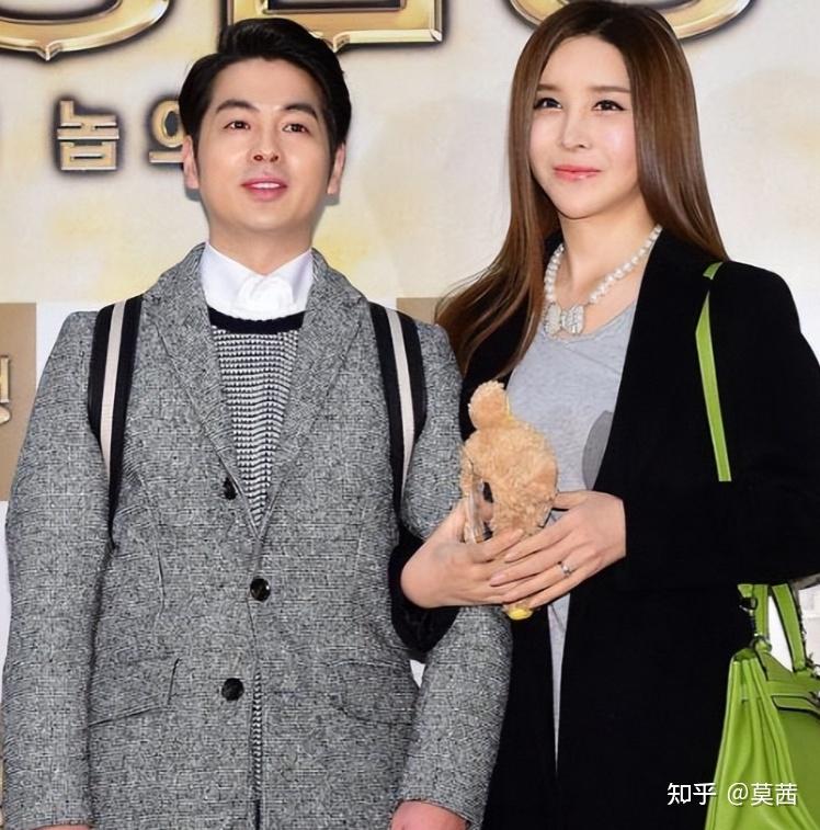 "Mỹ nhân chuyển giới số 1 showbiz" rơi vào bi kịch: Bị bố đẻ ruồng rẫy, chồng bỏ rơi, cơ thể rệu rã như bà lão 80 vì di chứng- Ảnh 7.