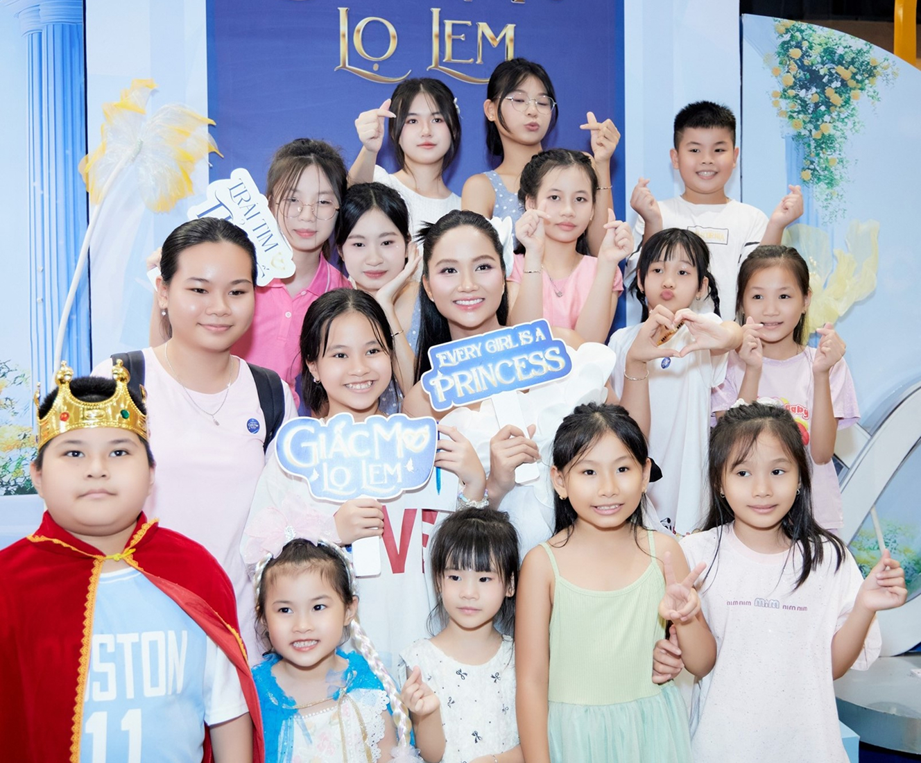 Đại sứ H’Hen Niê: Hành trình gieo giấc mơ cho những “nàng Lọ Lem đời thực”- Ảnh 6.