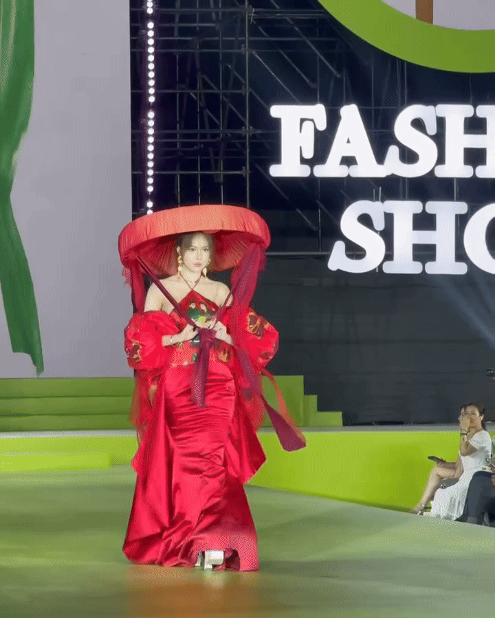 TikToker Việt diễn show thời trang: 8 triệu người theo dõi, không có nổi 1 lời khen- Ảnh 4.