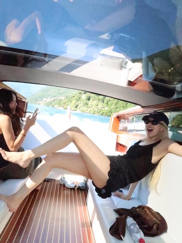 Rosé giàu trên đỉnh chúng sinh, vậy mà vẫn mê tít 1 món đồ rẻ chạm đáy 400.000đ- Ảnh 5.