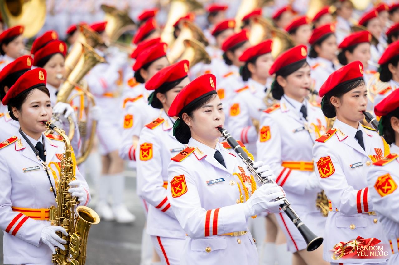 Những nữ quân nhân gây ấn tượng mạnh trong buổi tổng hợp luyện A80 dưới mưa- Ảnh 1.
