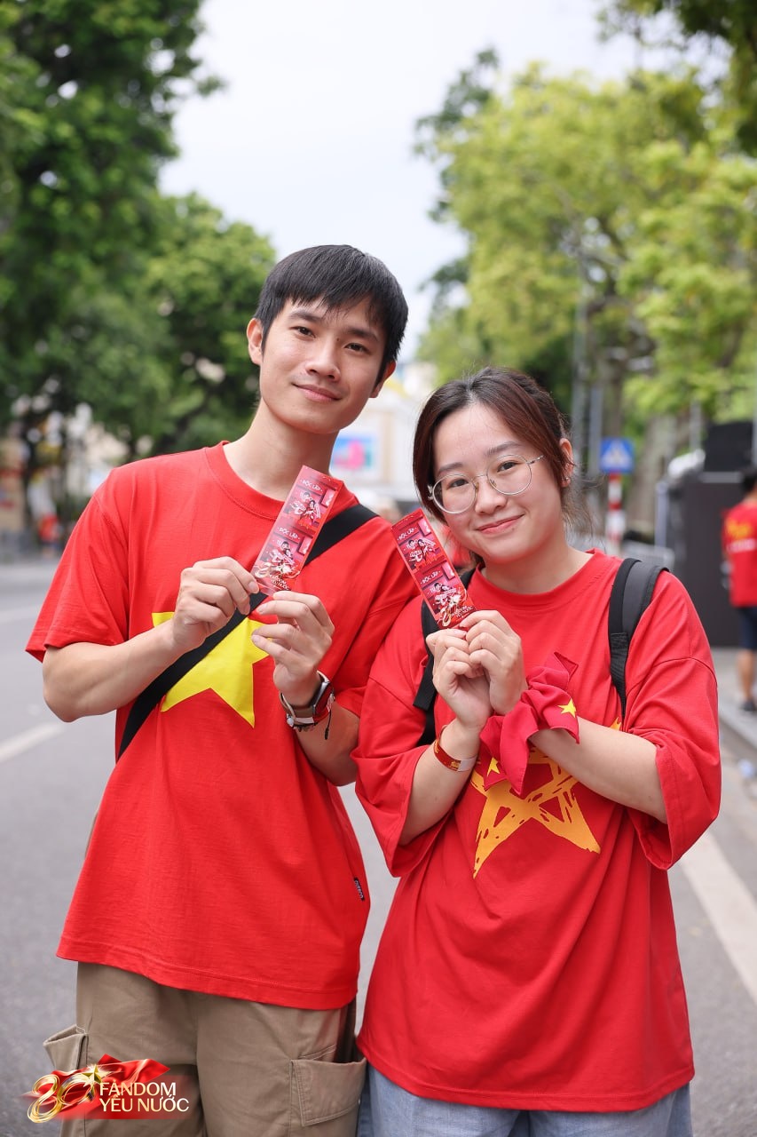 Lý giải sức hút của Booth Fandom Yêu Nước tại sự kiện hot nhất Hồ Gươm hôm nay!- Ảnh 6.