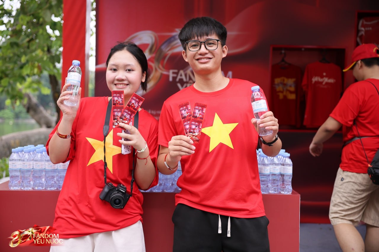 Lý giải sức hút của Booth Fandom Yêu Nước tại sự kiện hot nhất Hồ Gươm hôm nay!- Ảnh 20.
