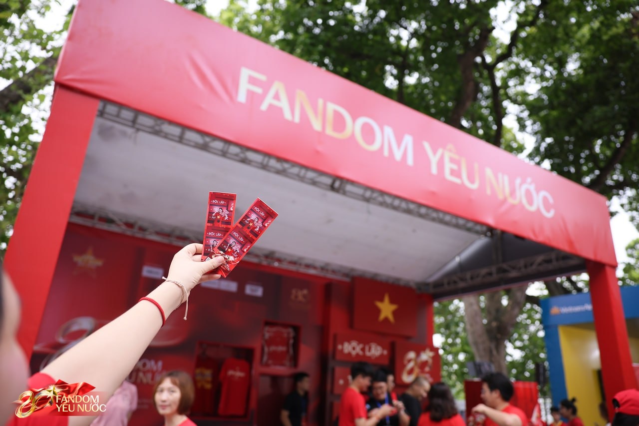 Lý giải sức hút của Booth Fandom Yêu Nước tại sự kiện hot nhất Hồ Gươm hôm nay!- Ảnh 27.