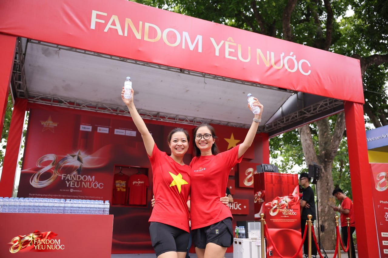 Lý giải sức hút của Booth Fandom Yêu Nước tại sự kiện hot nhất Hồ Gươm hôm nay!- Ảnh 25.