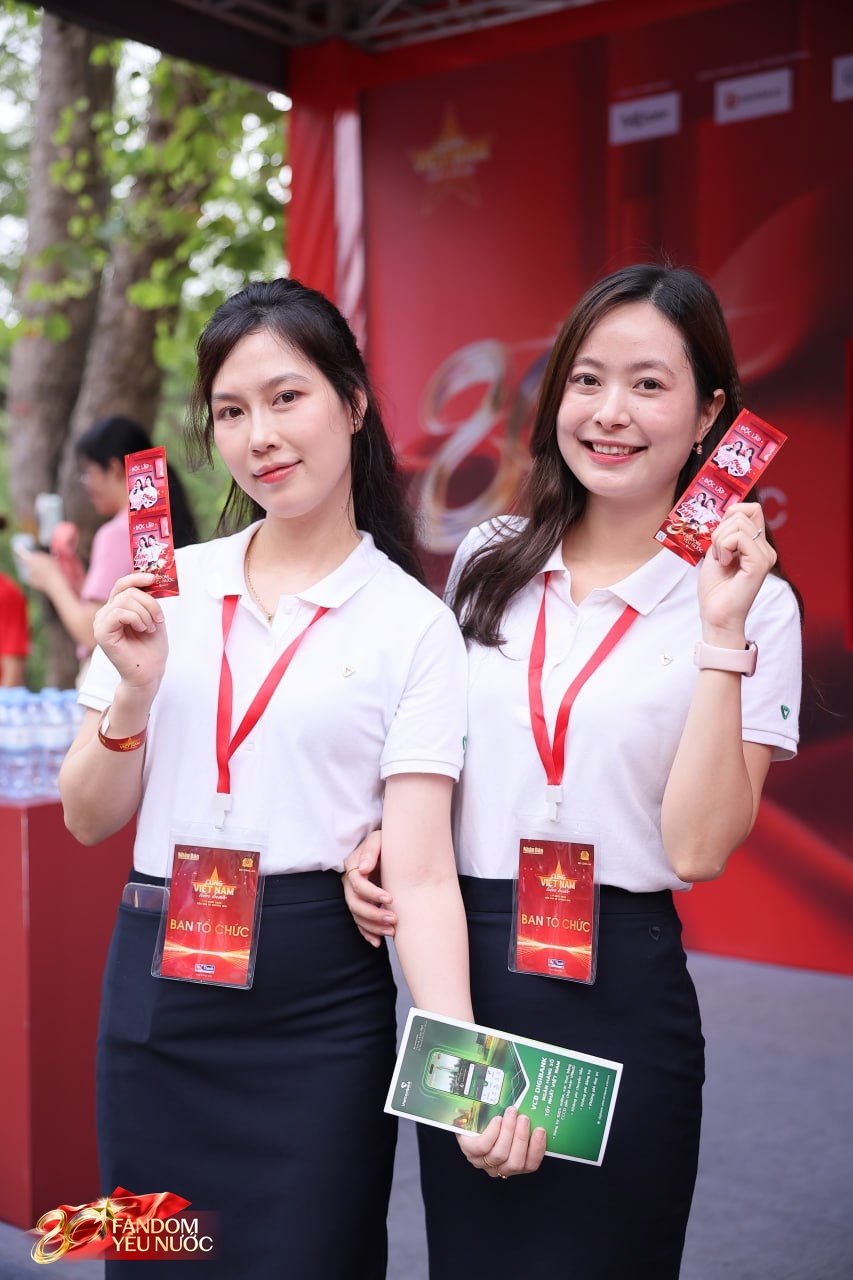 Lý giải sức hút của Booth Fandom Yêu Nước tại sự kiện hot nhất Hồ Gươm hôm nay!- Ảnh 26.