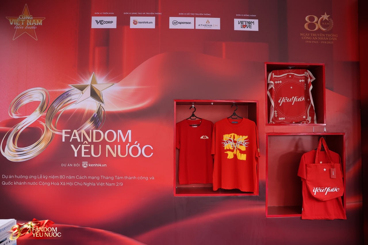 Lý giải sức hút của Booth Fandom Yêu Nước tại sự kiện hot nhất Hồ Gươm hôm nay!- Ảnh 2.