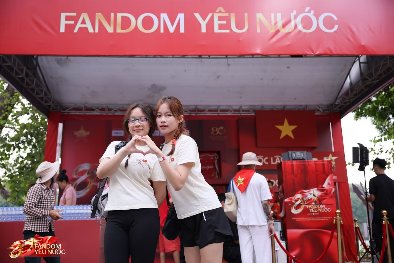 Lý giải sức hút của Booth Fandom Yêu Nước tại sự kiện hot nhất Hồ Gươm hôm nay!- Ảnh 24.