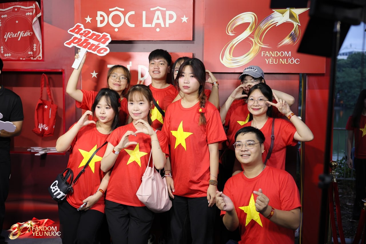 Lý giải sức hút của Booth Fandom Yêu Nước tại sự kiện hot nhất Hồ Gươm hôm nay!- Ảnh 9.
