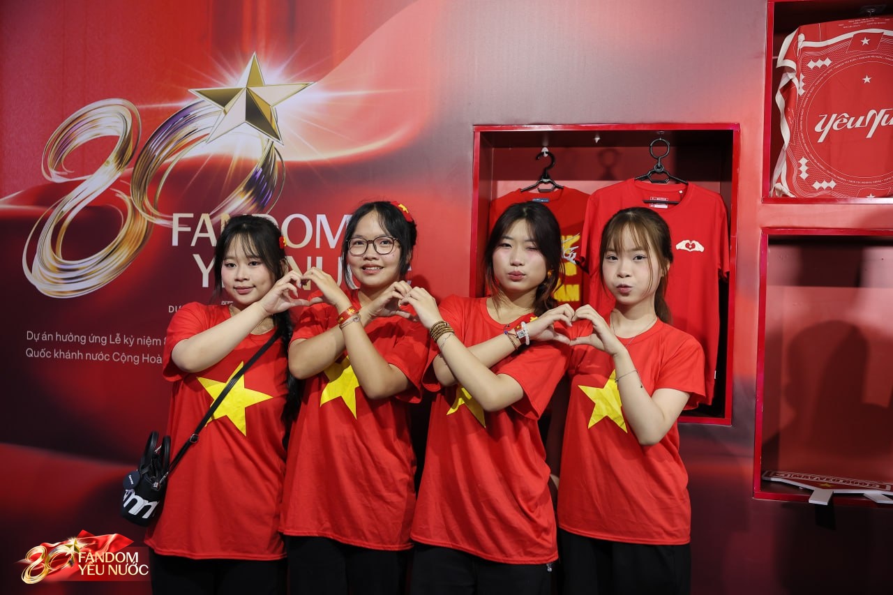 Lý giải sức hút của Booth Fandom Yêu Nước tại sự kiện hot nhất Hồ Gươm hôm nay!- Ảnh 12.