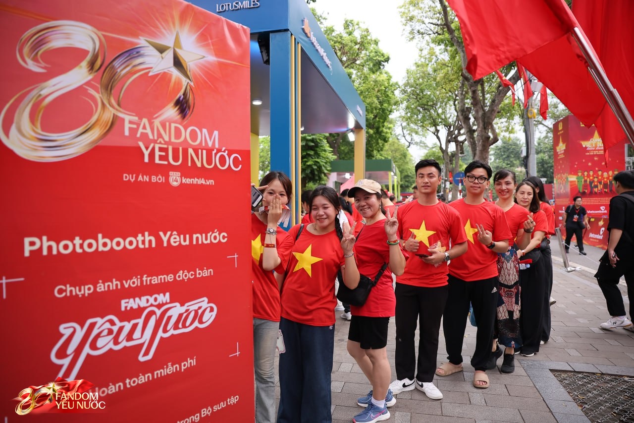 Lý giải sức hút của Booth Fandom Yêu Nước tại sự kiện hot nhất Hồ Gươm hôm nay!- Ảnh 8.