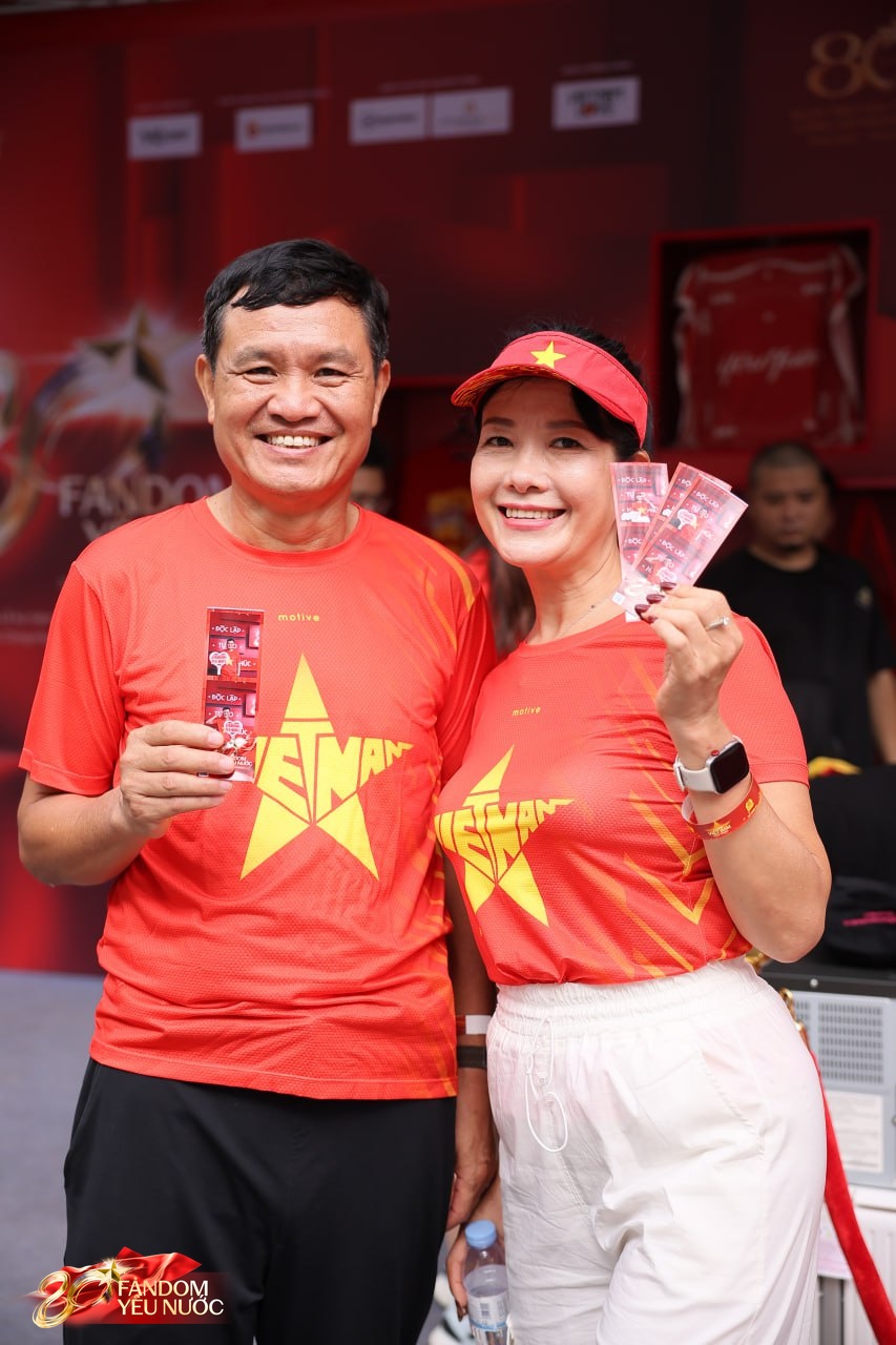 Lý giải sức hút của Booth Fandom Yêu Nước tại sự kiện hot nhất Hồ Gươm hôm nay!- Ảnh 19.