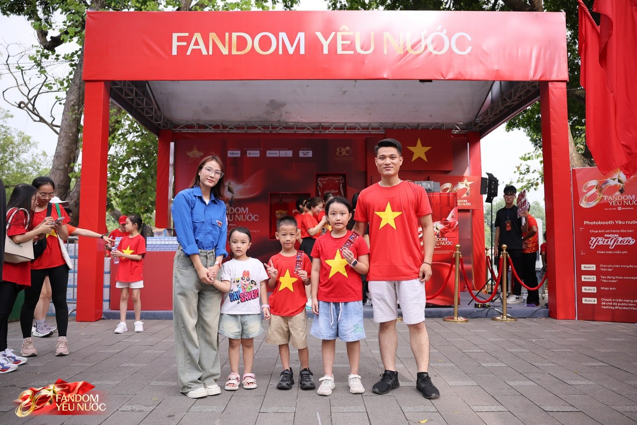Lý giải sức hút của Booth Fandom Yêu Nước tại sự kiện hot nhất Hồ Gươm hôm nay!- Ảnh 21.