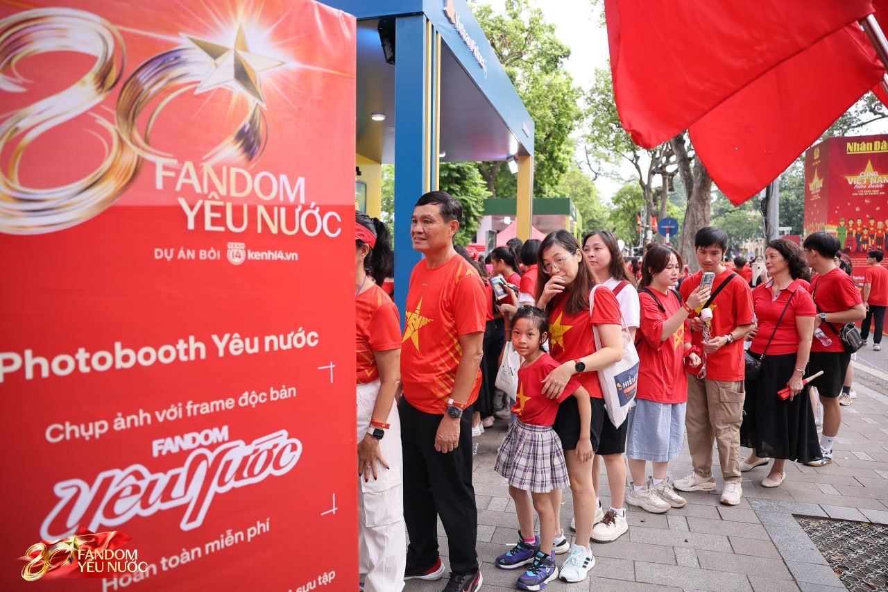 Lý giải sức hút của Booth Fandom Yêu Nước tại sự kiện hot nhất Hồ Gươm hôm nay!- Ảnh 7.