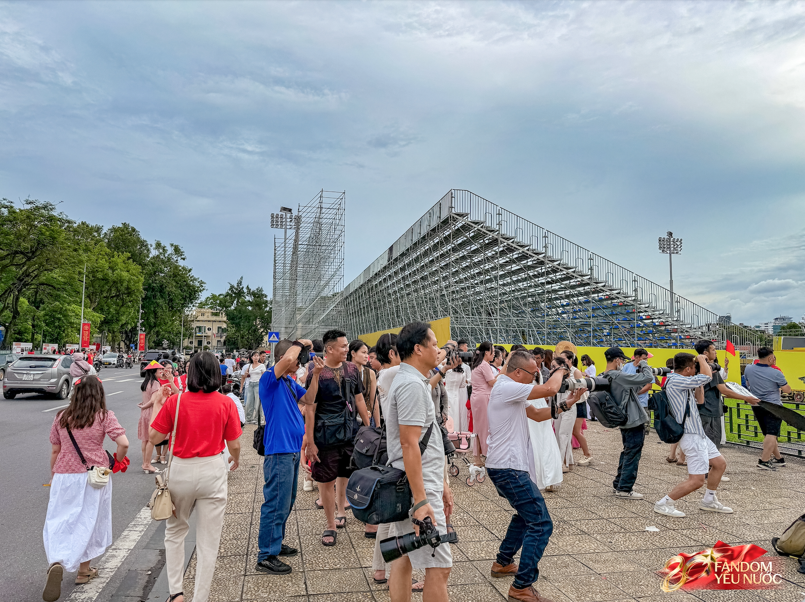 Không phải Phan Đình Phùng, đây mới là con phố đông nàng thơ nhất Hà Nội lúc này: Không khí đón 2/9 rộn rã vô cùng!- Ảnh 3.