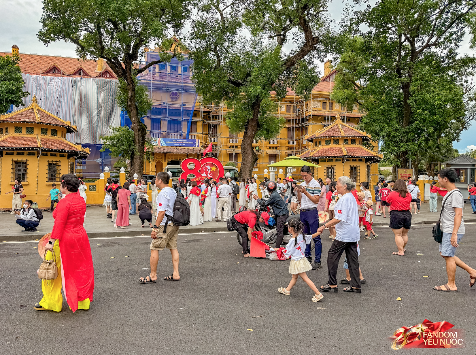 Không phải Phan Đình Phùng, đây mới là con phố đông nàng thơ nhất Hà Nội lúc này: Không khí đón 2/9 rộn rã vô cùng!- Ảnh 10.