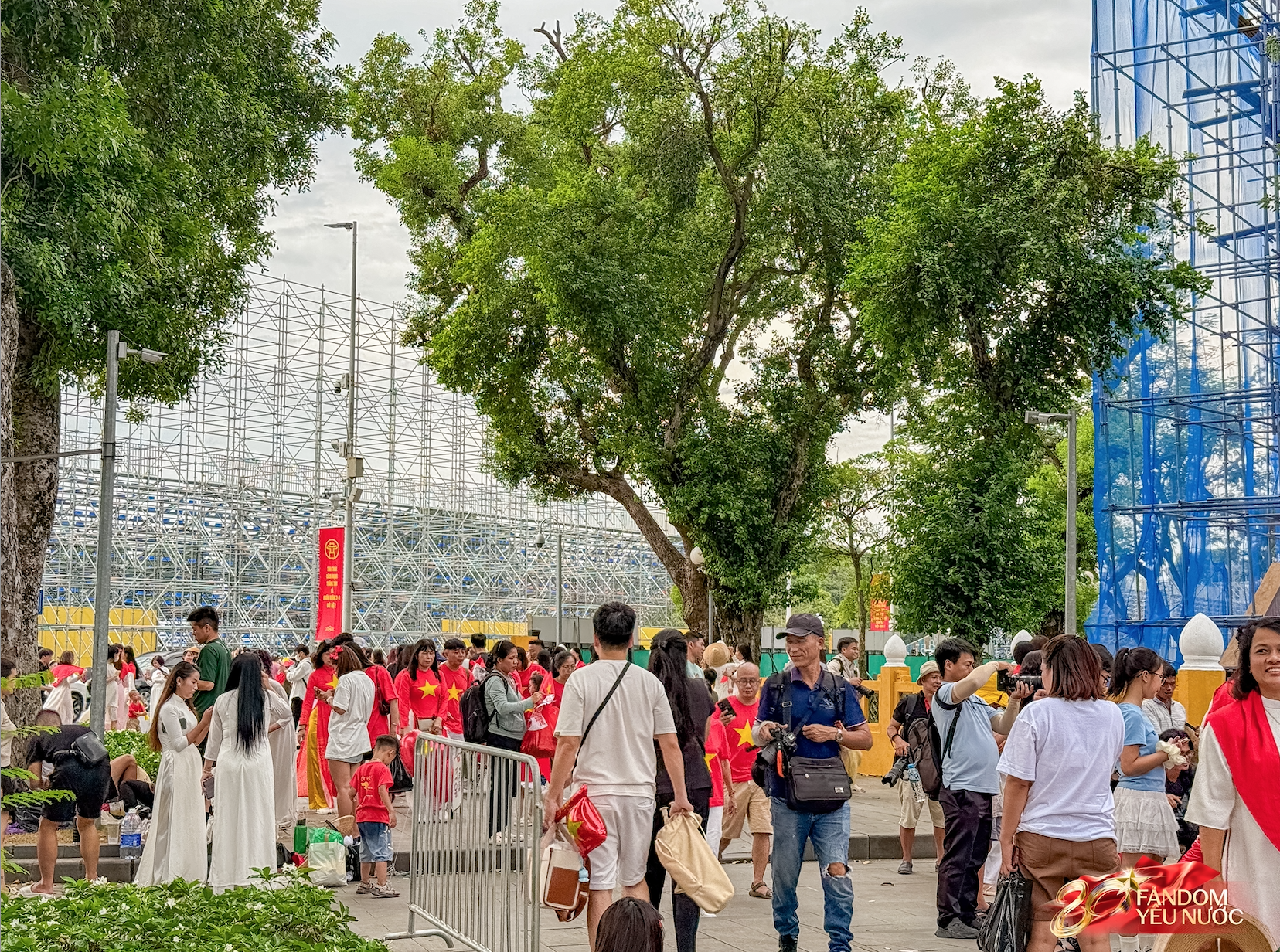 Không phải Phan Đình Phùng, đây mới là con phố đông nàng thơ nhất Hà Nội lúc này: Không khí đón 2/9 rộn rã vô cùng!- Ảnh 12.
