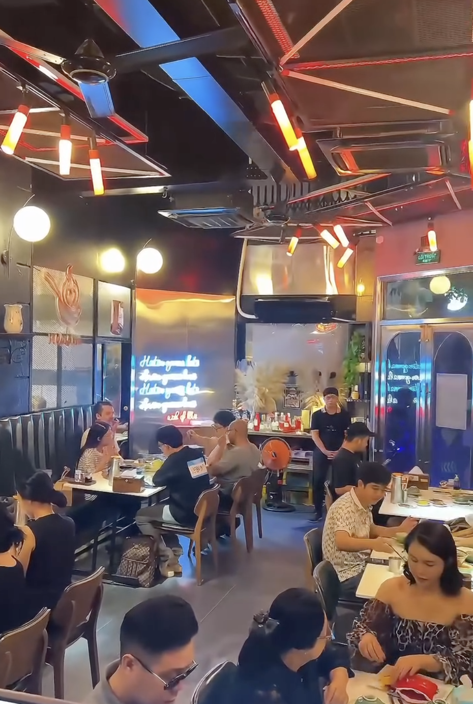 Hiệu ứng Trấn Thành: Quán ăn vô danh bùng nổ doanh số, chủ 