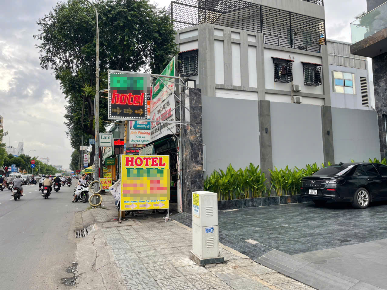 Điều tra vụ mâu thuẫn giữa người phụ nữ và bạn trai kém tuổi trong khách sạn ở TP HCM- Ảnh 1.