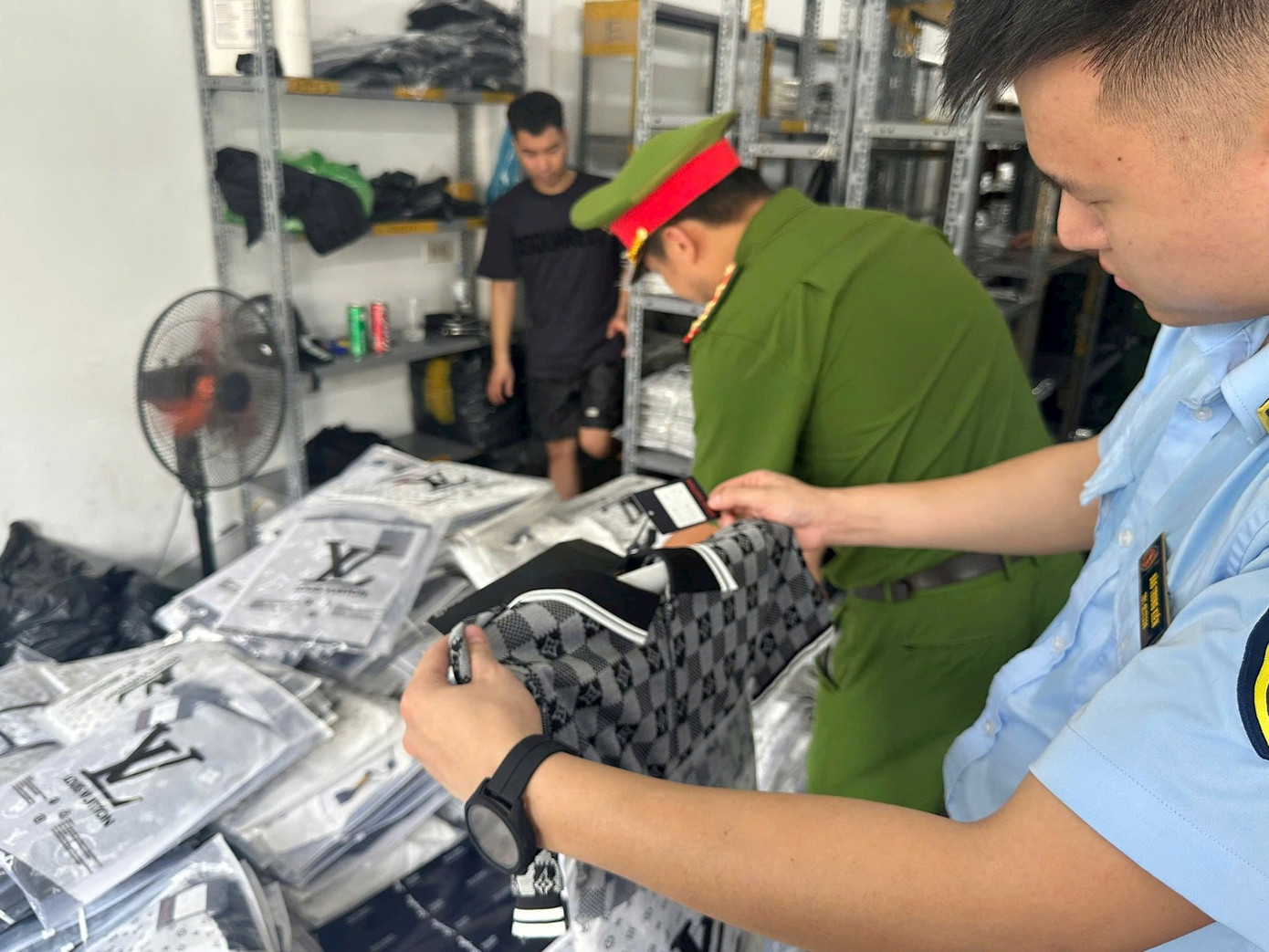 Hà Nội tiêu hủy 91.036 sản phẩm mỹ phẩm không rõ nguồn gốc- Ảnh 2.